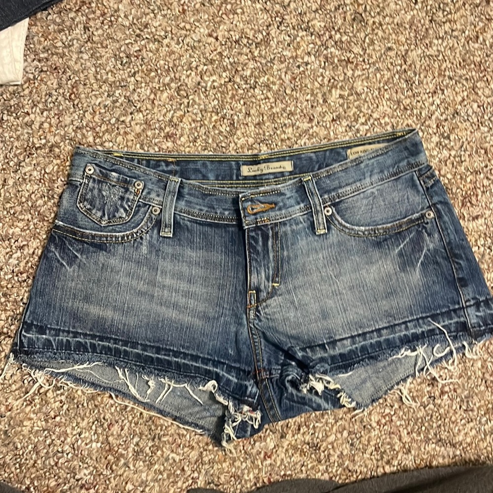 Woman’s lucky brand shorts size 26